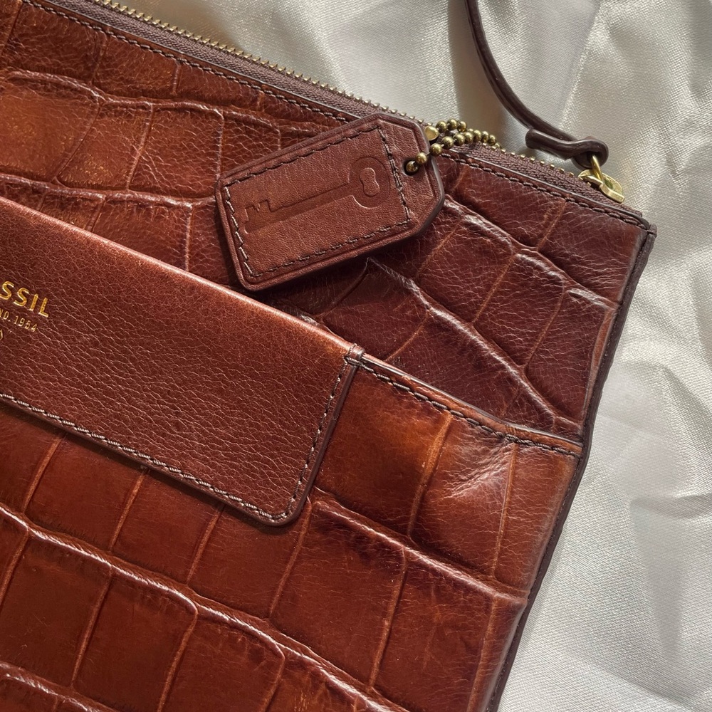 Fossil Croc Embossed Leather Crossbody - Dark Brown - Like new - Picture 6 of 6